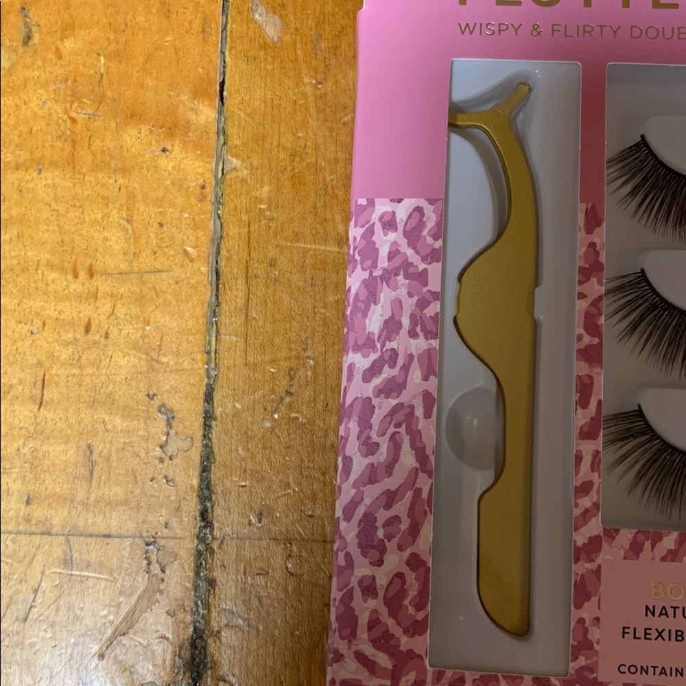 J Simpson 3 Eyelash Set with Applicator and Ardell Duo set w/ eyeliner glue - Picture 3 of 7